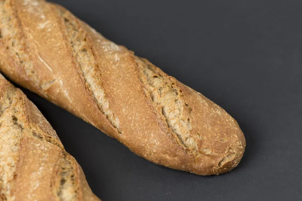 Tarafsız bir arka plan üzerinde tava