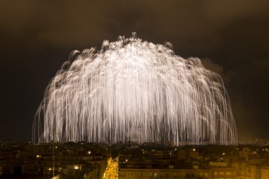 Palmera Elche Alborada gecesinde bakire