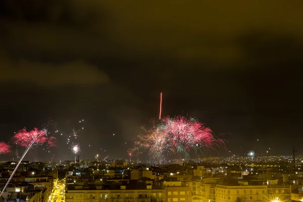 Night of Alborada fireworks for an hour in the city of Elche. — Stock Photo, Image