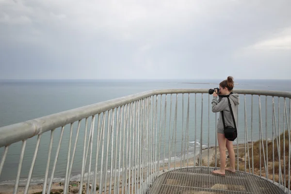 Chica tomando fotos — Foto de Stock