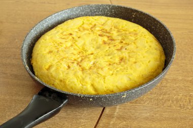 Bir tavada omlet