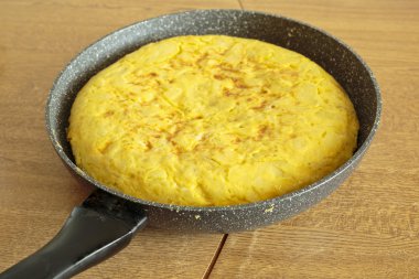 Bir tavada omlet