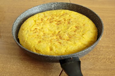 Bir tavada omlet