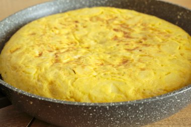 Bir tavada omlet