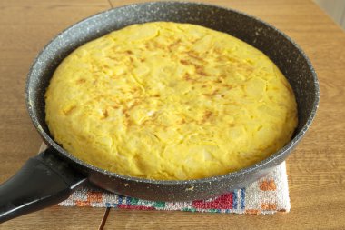 Bir tavada omlet