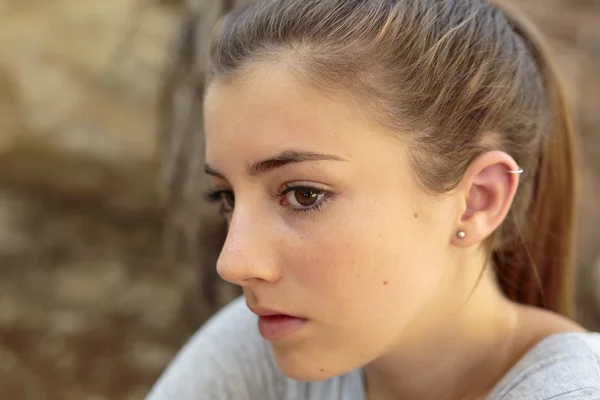 Retrato de adolescente con luz natural — Foto de Stock