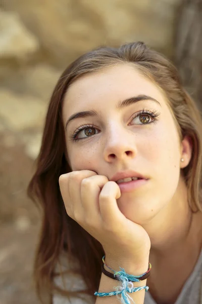 Porträt eines Teenagers mit natürlichem Licht — Stockfoto