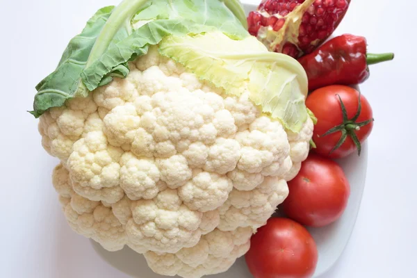 Karnabahar, biber, domates ve salatalık — Stok fotoğraf