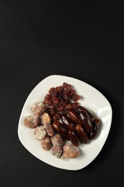 Beyaz plaka Kuruyemiş ile