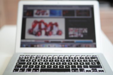 hediyeler bilgisayar ekranında odak dışı