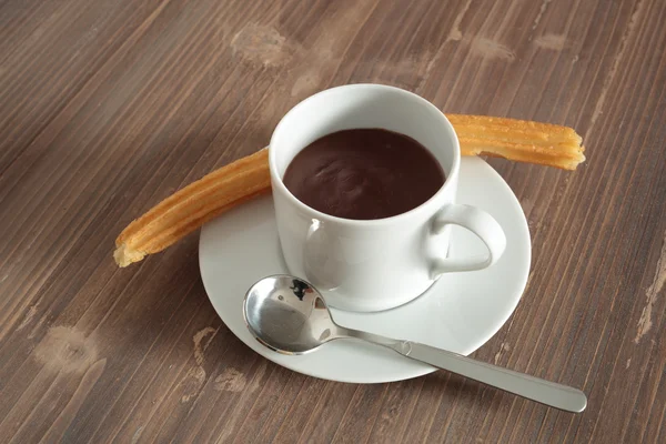 Чашка жидкого шоколада и чуррос — стоковое фото
