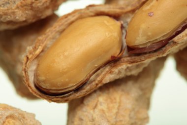 Kaba tuz ile kavrulmuş fıstık