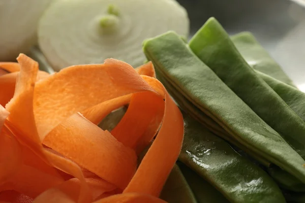 Bandeja con verduras frescas — Foto de Stock