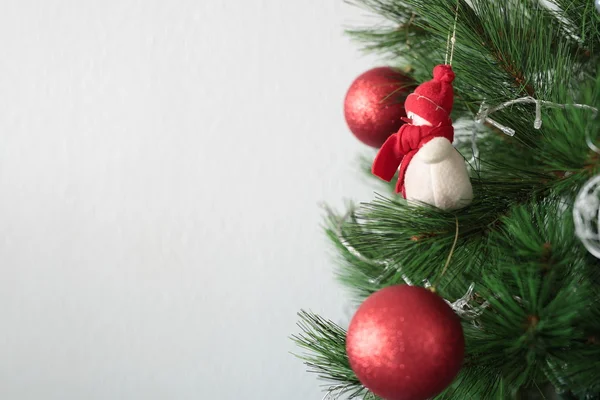 Árbol de Navidad con adornos Imagen De Stock