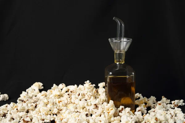 Popcorn s olejem skla — Stock fotografie