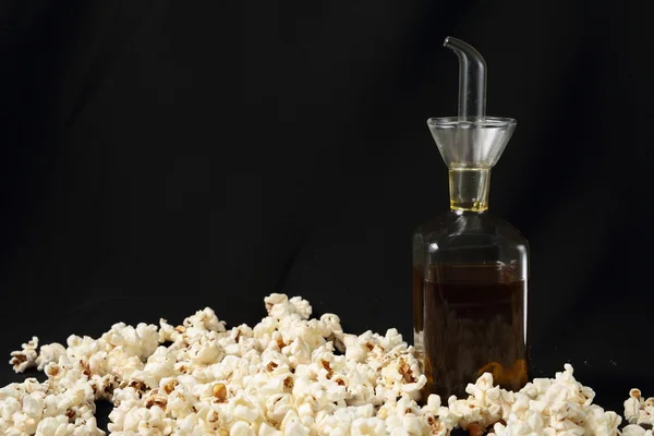 Popcorn s olejem skla — Stock fotografie