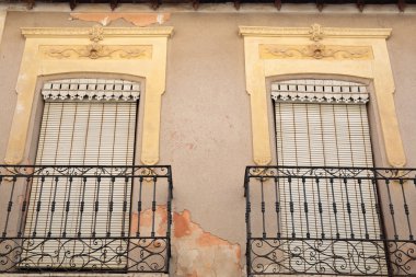 bir köy barlarda penceresiyle