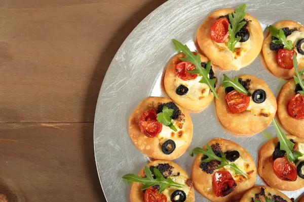 Canapés vegetales en una bandeja — Foto de Stock