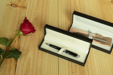 Hediyeler kırmızı gül