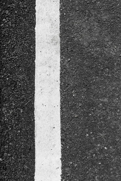 Texture de la route asphaltée avec ligne blanche — Photo