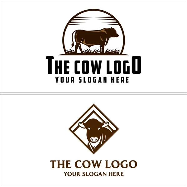 Animal fazenda vaca logotipo design — Vetor de Stock