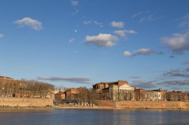 Toulouse Garonne Nehri üzerinden görünüm