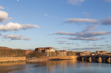 Toulouse Garonne Nehri üzerinden görünüm