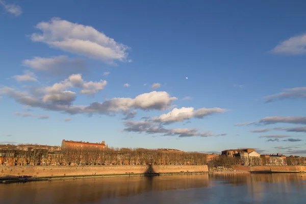 Toulouse Garonne Nehri üzerinden görünüm — Stok fotoğraf