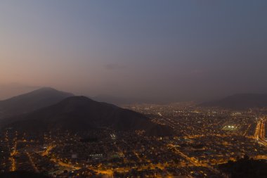 Lima görünümü Cerro San Cristobal üzerinden gece