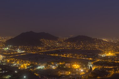 Lima görünümü Cerro San Cristobal üzerinden gece