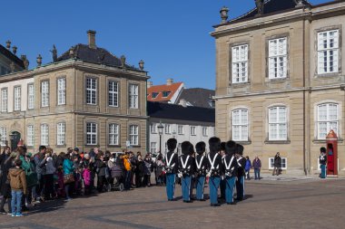Kraliyet muhafızları Amalienborg Sarayı Kopenhag, Danimarka