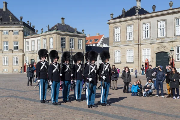 Kraliyet muhafızları Amalienborg Sarayı Kopenhag, Danimarka