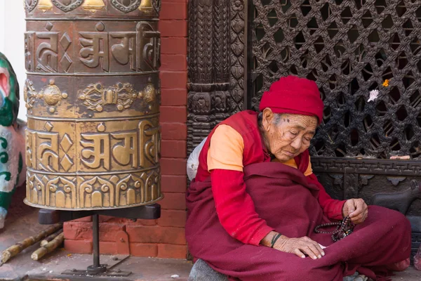 Pilger in der Boudhanath Stupa in Kathmandu, Nepal — Stockfoto