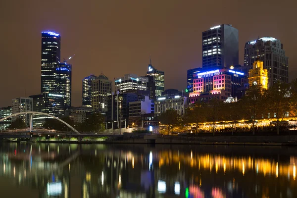 Melbourne skyline utsikt över Yarra River — Stockfoto