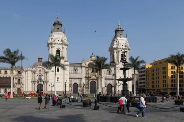 大聖堂とリマ、ペルーの中央広場 — ストック写真