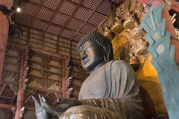 Weltgrößte Bronze-Buddha-Statue in Todai-ji-Tempel, Japan — Stockfoto