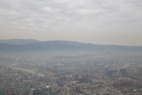 Smog sobre Taipei visto desde la torre 101 — Foto de Stock
