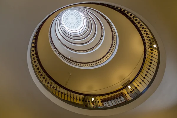 Atrium van Axelborg toren in Kopenhagen, Denemarken — Stockfoto