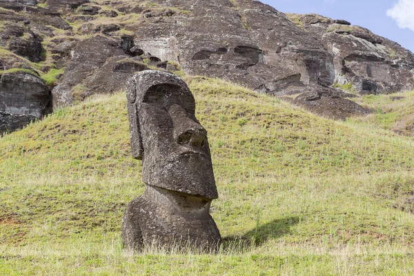 Cantera de piedra Rano Raraku en Isla de Pascua — Foto de Stock