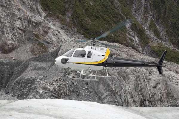Helicopter landing on Franz Josef Glacier — Stock Photo, Image