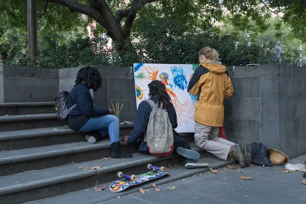 Les gens peignent dans les rues de Melbourne — Photo