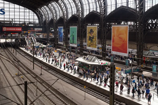 Centralstationen i Hamburg, Tyskland — Stockfoto