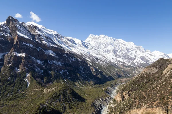 Horská krajina na Annapurna Circuit, Nepál — Stock fotografie