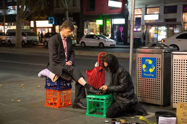 Limpeza de calçados nas ruas de Melbourne, Austrália — Fotografia de Stock