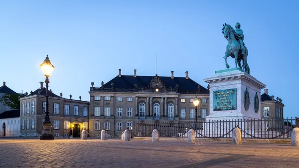 Palacio Amalienborg en Copenhague por la noche — Foto de Stock