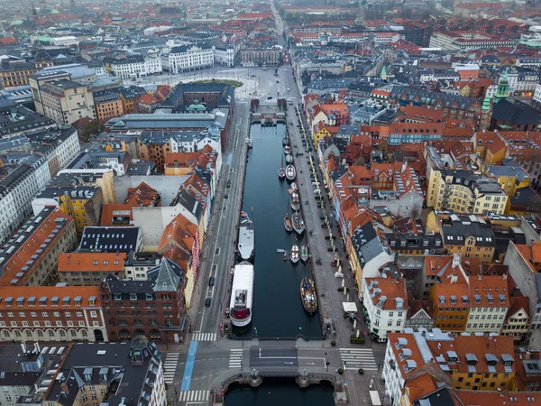 デンマークのコペンハーゲンでのニャーハンの空中ドローンビュー — ストック写真