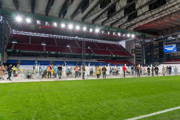 Centro de Pruebas Corona en el Estadio Nacional de Copenhague, Dinamarca — Foto de Stock