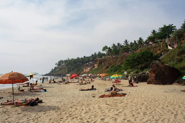 Песчаный пляж в Варкале, Индия — стоковое фото