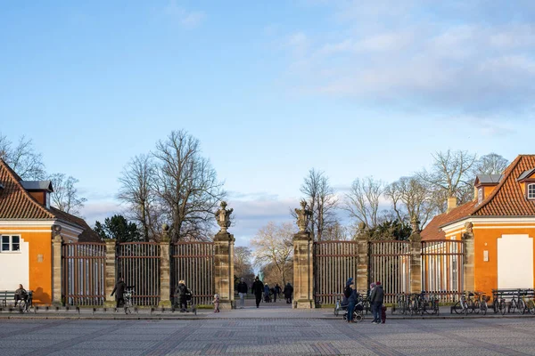 Hlavní vstup do Frederiksbergových zahrad v Kodani — Stock fotografie