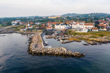 Danimarka, Bornholm 'deki Sandvig köyünün insansız hava aracı görüntüsü